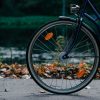 Plus de 300 personnes mobilisées devant la Métropole de Lyon contre la suppression d’une subvention aux ateliers vélo