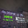 Des messages contre la police projetés sur la place des Terreaux pendant la Fête des Lumières